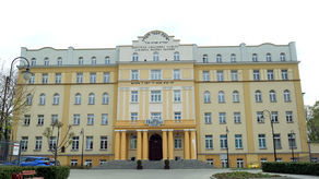 Przed II wojną światową 60 procent mieszkańców Lublina stanowili Żydzi, a miasto było jednym z centrów kultury żydowskiej w Polsce i na świecie. Jeszywas Chachmej była najsłynniejszą szkołą rabiniczną na świecie.