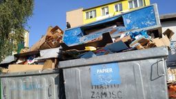 Jeden ze śmietników na osiedlu Orzeszkowej w Zamościu