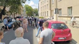 Lipiec 2020 - kolejka przed urzędem przy ul. Sądowej