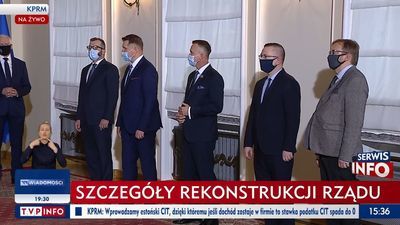 Drugi z lewej, Przemysław Czarnek