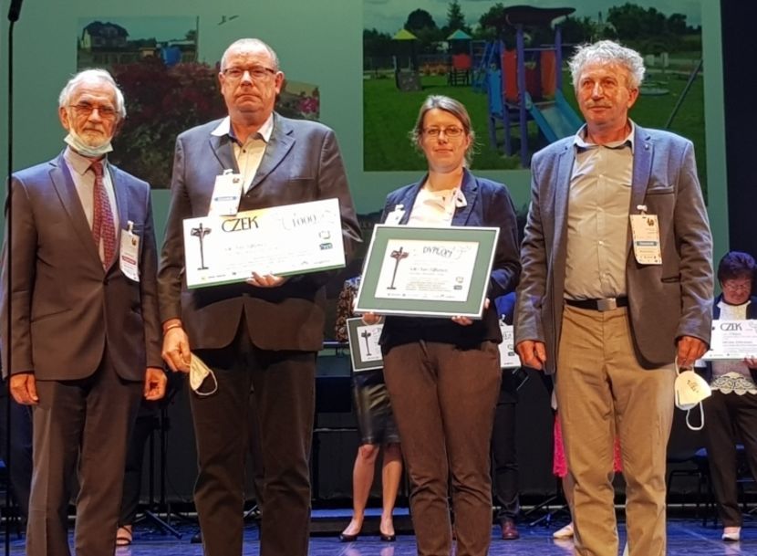 Nagrodę za najlepsze wykorzystanie funduszu sołeckiego odebrali przedstawiciele rady sołeckiej oraz Urzędu Gminy Puławy