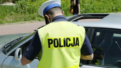 Wpadka kierowcy koło Puław. Tłumaczył się, że „pił wino ze swoją dziewczyną”