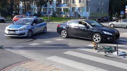 Świdnik: Kobieta w peugeocie potrąciła rowerzystkę. Poszkodowana trafiła do szpitala