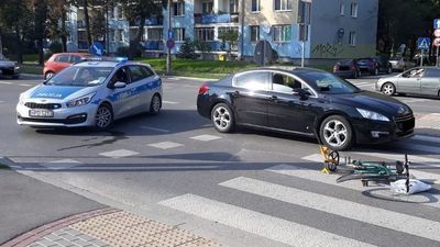 Świdnik: Kobieta w peugeocie potrąciła rowerzystkę. Poszkodowana trafiła do szpitala