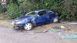 Krasnystaw. Renault zjechało z drogi i dachowało