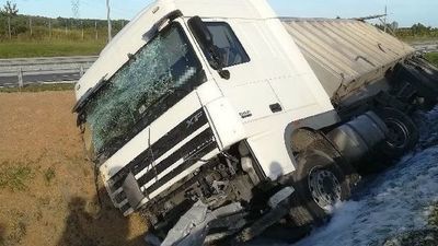 Dwa podobne wypadki koło Puław jednego dnia. Dwie ciężarówki w rowie i obie marki Daf