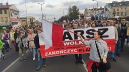 Marsz przeciwko "plandemii" w Lublinie. Mandaty za wulgaryzmy i brak maseczek