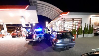 24-letni kierowca miał 4 promile alkoholu w organizmie. Ruszył za nim policjant [wideo]