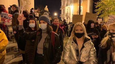 Tłum w Lublinie na Strajku Kobiet. "Rząd jest taki gibki, że wchodzi w nasze cipki"