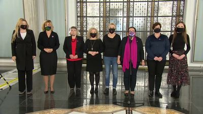 Milczący protest w Sejmie po orzeczeniu Trybunału Konstytucyjnego. "Właśnie zapadł quasi wyrok na kobiety"