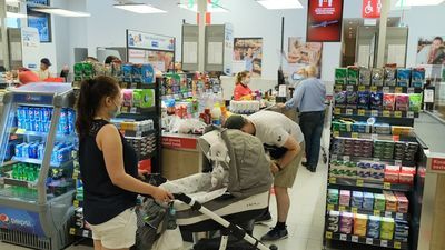 Od czwartku godziny dla seniorów w sklepach. "Musimy ich chronić"