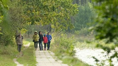 Czerwona strefa nie zatrzymała ludzi w domu. Spacery nad Zalewem Zemborzyckim