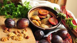 Świeże, suszone i dymione. Polecane dania ze śliwkami [przepisy]