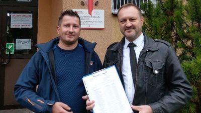 Mirosław Szymczuk (pierwszy z prawej)