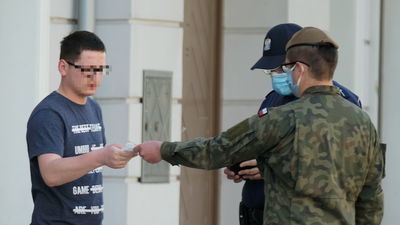 Mieszkanka Czechowa na kwarantannie wyszła z psem i teraz grozi jej kara 30 tys. zł