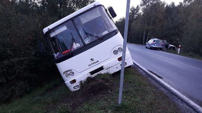 19-latek stracił prawo jazdy. Nie zauważył autobusu