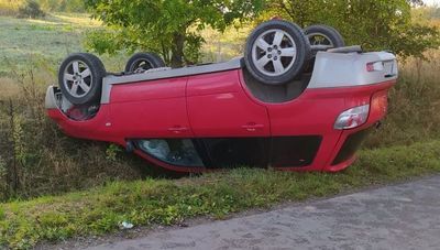 Mieszkanka Lublina jechała za szybko, mitsubishi dachowało