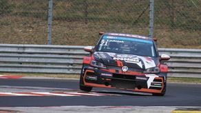 Sezon na plus. Rozmowa z Szymonem Ładniakiem, kierowcą wyścigowym z Lublina