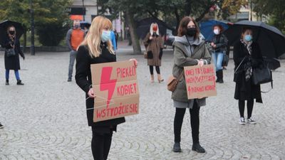 Prezydent Białej Podlaskiej popiera protesty kobiet. "Jako mąż, ojciec i syn"