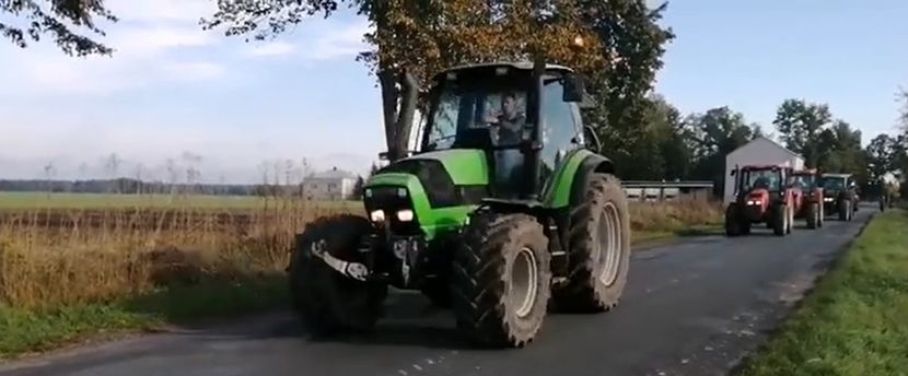 Rolnicy przejechali z miejscowości Manie do Międzyrzeca Podlaskiego na traktorach
