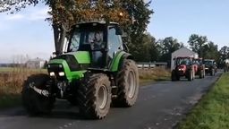 Rolnicy przejechali z miejscowości Manie do Międzyrzeca Podlaskiego na traktorach