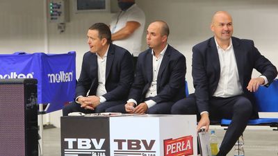 David Dedek (pierwszy z lewej) w towarzystwie swoich asystentów – Michała Sikory (w środku) i Przemysława Łuszczewskiego