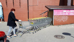 Od kiedy w sklepach wracają godziny dla seniorów?