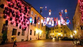 Stare Miasto z nową instalacją. Walka postu z karnawałem