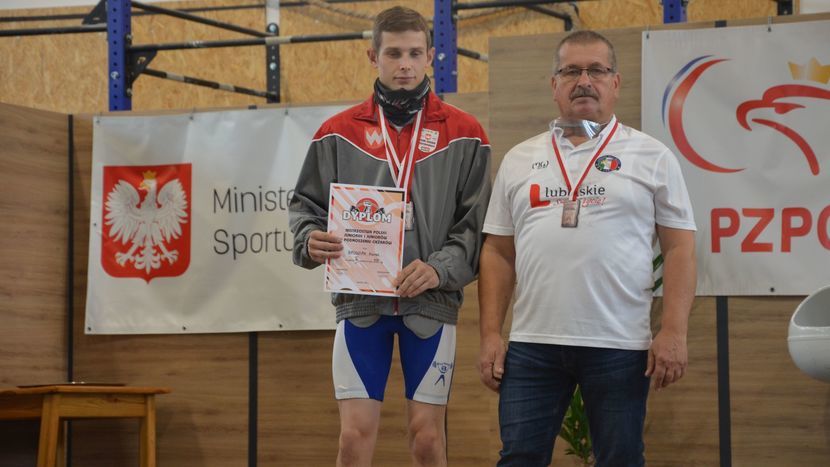 Pod okiem trenera Antoniego Kawałka Karol Brodziak z GLKS POM-Iskra Piotrowice zdobył brązowy medal w kat 55 kg