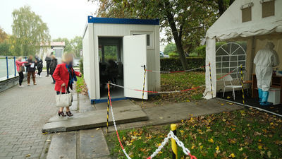 Wtorek, 13 października 2020. Punkt pobrań przy ul. Biernackiego