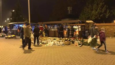 Cmentarz w Białej Podlaskiej w piątek wieczorem