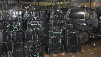 Pościg przy samej granicy. Terenówka wypełniona papierosami za ponad ćwierć miliona złotych