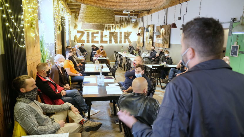 Kilkudziesięciu przedstawicieli lubelskich restauracji, pubów i pizzerii spotkało się wczoraj w Sielsko-Anielsko żeby ustalić wspólną strategię na kolejne tygodnie epidemii koronawirusa.
