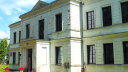 Budynek PCPR-u w Puławach od lat wymaga renowacji