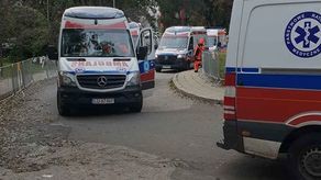 Karetki oczekujące przed SOR przy ul. Jaczewskiego to już niemal codzienność