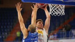 Kacper Borowski (z piłką) ma szansę na debiut w reprezentacji Polski