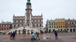 Zamość. Na starówce pustki, ale handel na giełdzie w normie
