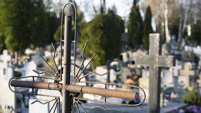 Czy cmentarze zostaną zamknięte 1 listopada? Wiceminister zdrowia odpowiada