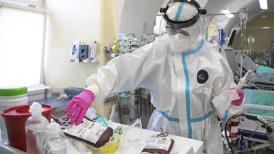 Znacznie silniejsza druga fala zakażeń, obniżona odporność i czekanie na szczepionkę