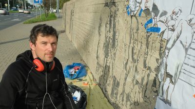 Zwykle ludzie są zdziwieni, że ktoś wraca w takim kontekście do historii fabryki – mówi nam autor muralu poświęconego dawnej FSC