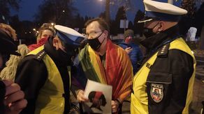 Protest ws. praw kobiet w Lublinie. Demonstranci blokują przejście dla pieszych na Al. Racławickich
