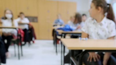 Z zasiłku będą mogli skorzystać rodzice uczniów najmłodszych klas szkół podstawowych, które od najbliższego poniedziałku przechodzą na zdalne nauczanie