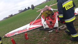 Awionetka z Aeroklubu w Dęblinie „dachowała” na środku pola