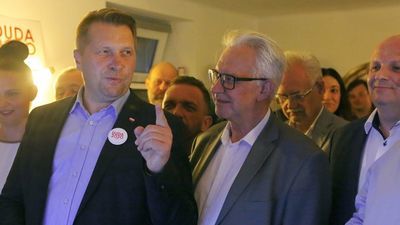 Pierwszy z lewej Przemysław Czarnek