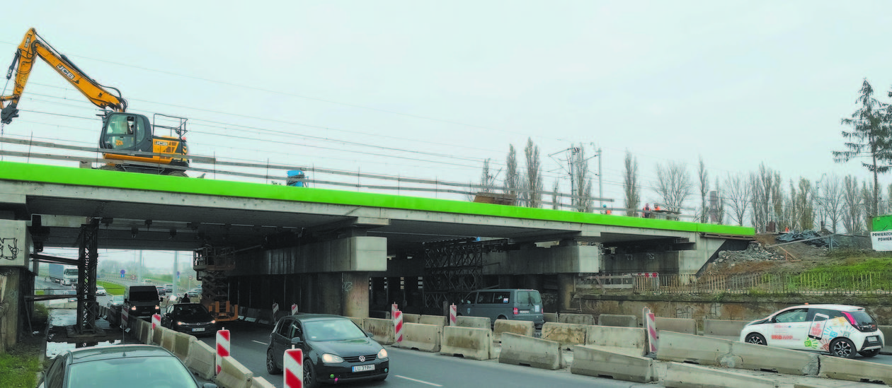 Wciąż zwężona jest jezdnia pod wiaduktem nad ul. Diamentową