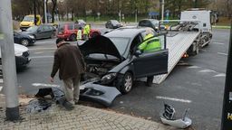 Stłuczka koło cmentarza. Jedna osoba trafiła do szpitala [zdjęcia]