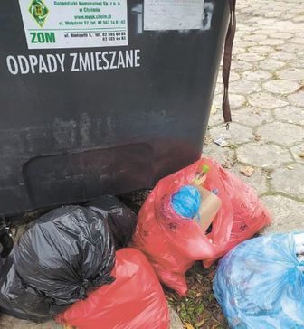 Odpady znaleziono w śmietnikach komunalnych na os. Śródmieście