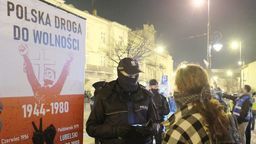 „Zdejmij mundur, przeproś matkę!”. Policja znów spisuje na proteście w Lublinie