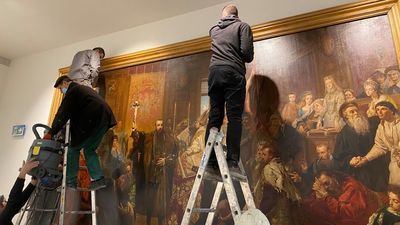 Ilu osób trzeba, aby zawiesić obraz Jana Matejki? 