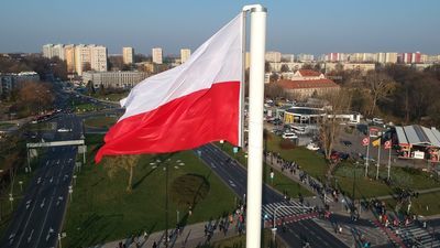 Maszt Niepodległości na rondzie Dmowskiego. To w okolicach ronda o godz. 21 mają się zbierać uczestnicy samochodowego Lubelskiego Rajdu Niepodległości